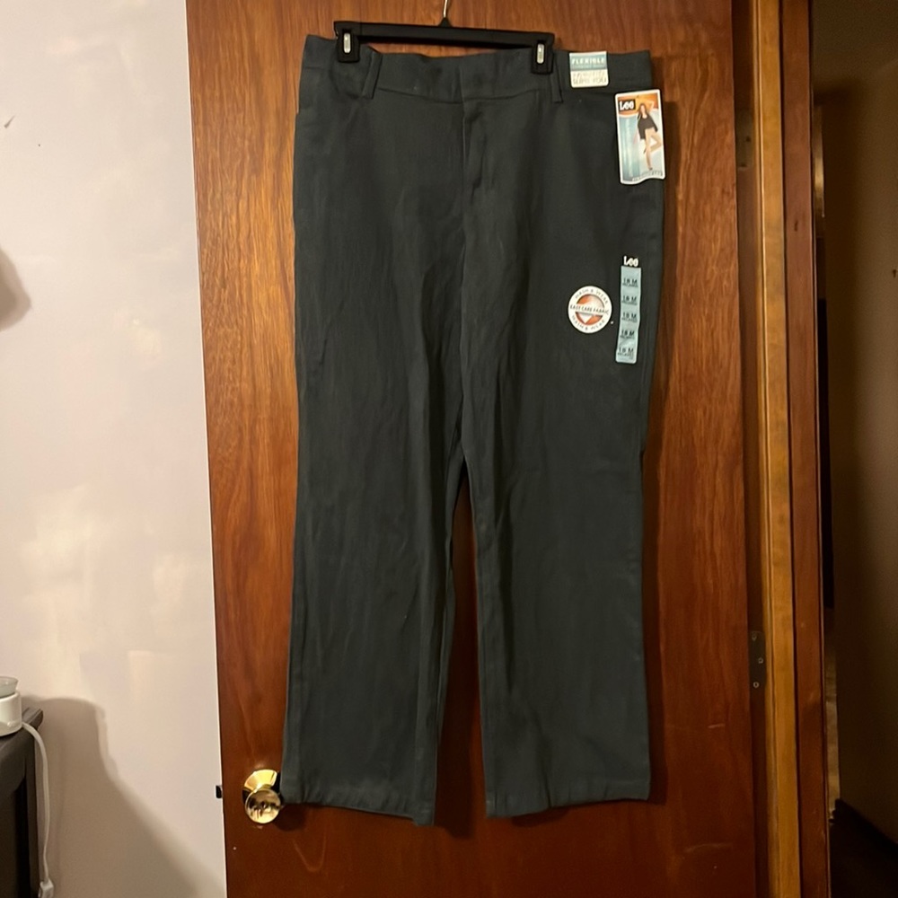 NWT Women’s size 18 straight leg dress pants relaxed fit by Lee